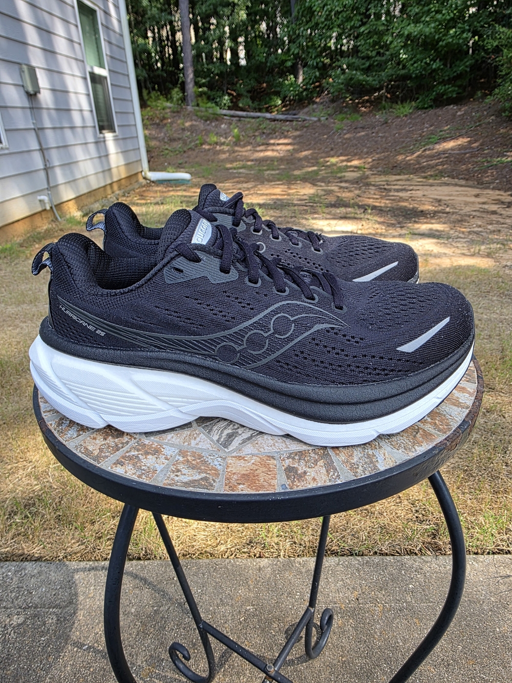 Saucony Hurricane 25 S11026-200 Black/White Running Shoes Sneakers Women Size 9